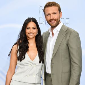 So wird Amira Pocher von Christian beim Training unterstützt