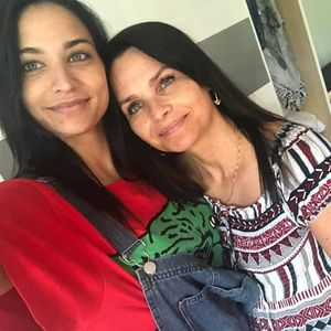 Erstes Date: Amira Pochers Mama dachte, Olli sei ein Catfish