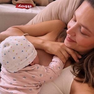 AWZ-Star Amrei Haardt teilt süße Pics mit Baby an ihrem Bday