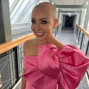 Nach Chemotherapie: Amy Dowden lässt Haarwachstum anregen!