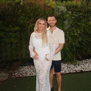 "Love Island"-Star Amy Hart hat ihrem Sam das Jawort gegeben