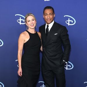 Amy Robach genießt Familienurlaub mit T.J. und den Töchtern