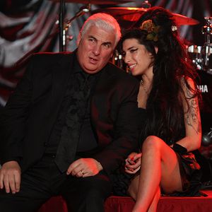 Nach Auktion: Vater von Amy Winehouse verklagt ihre Freunde!