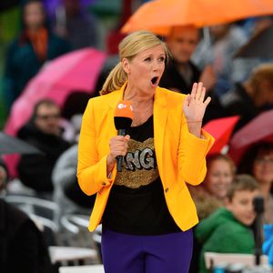 Im TV: Andrea Kiewel erhält anzügliches Geschenk von Gast