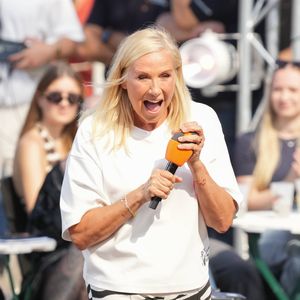 Rockmusik: Andrea Kiewel blamiert sich im ZDF-Fernsehgarten