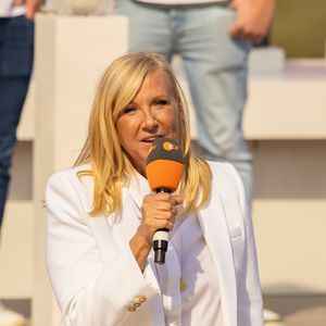 Andrea Kiewel verkündet Verlobung live im "Fernsehgarten"