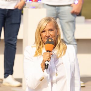 Wer zahlt Kiwis wöchentliche Flüge zum "ZDF-Fernsehgarten"?