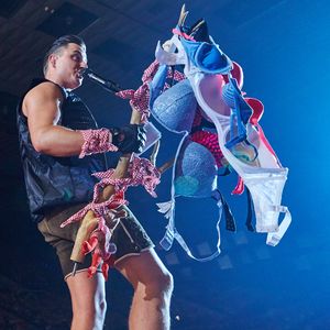 Bizarre BH-Show! Andreas Gabalier nutzt Fan-Wäsche als Deko