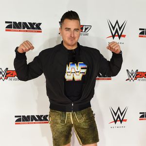 Andreas Gabalier versteigert seine Lederhose für guten Zweck