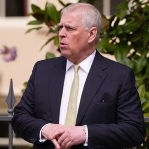 Ex-Prinz Andrew soll Frau in neues Heim "geschmuggelt" haben