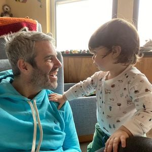 Nach Quarantäne: Andy Cohen sieht Söhnchen Benjamin wieder