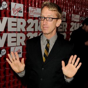Freund mit Schnapsflasche verletzt: Andy Dick verhaftet!