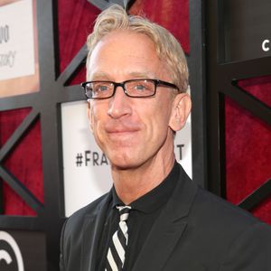 Trotz geschwänzter Hochzeit: Andy Dick ist noch verlobt!