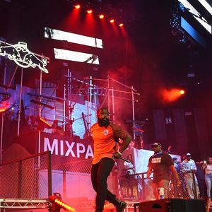 UK-Rapper Solo 45 wegen 22 Vergewaltigungen vor Gericht