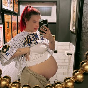 Anne-Marie enthüllt das Geschlecht ihres zweiten Babys