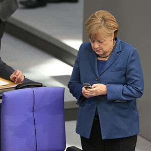 Deutscher WM-Start: Angela Merkel im Stadion dabei