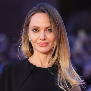 Diese Bedeutung haben Angelina Jolies Rückentattoos