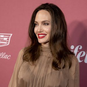 "Holt verlorene Zeit auf": Angelina Jolie genießt Dating!