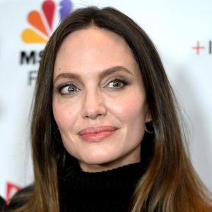 Angelina Jolies Ex-Stiefsohn schwärmt immer noch von ihr!
