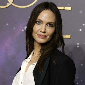 Selten: Angelina Jolie bei Ausflug mit Sohn Knox gesichtet!