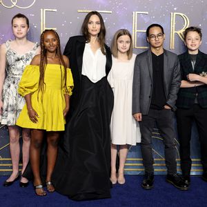 Wie Zahara: Shiloh trägt ein Kleid von Mama Angelina Jolie