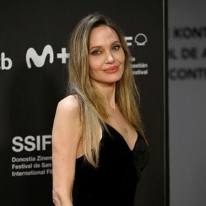 Angelina Jolie zeigt die Narben ihrer doppelten Mastektomie