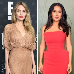 Passagiere baff: Angelina Jolie und Salma nehmen Linienflug