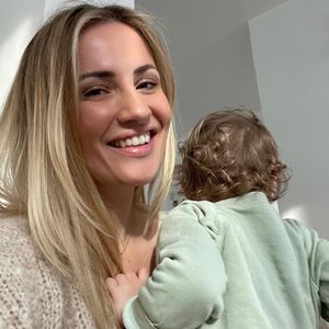 "Alles was zählt"-Ania strahlt mit Tochter Paula auf dem Arm