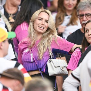 Seltener Liebesbeweis: Ehefrau kommentiert Manuel-Neuer-Post