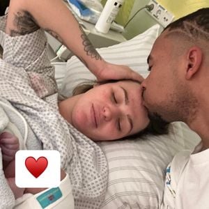 Sängerin Anita Latifi begrüßt stolz ihren Sohn auf der Welt