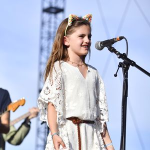 Sie singt! Alessandra Ambrosios Tochter auf Coachella-Bühne