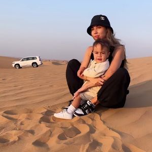 Wie süß! Ann-Kathrin Götze kuschelt mit Sohn Rome im Urlaub