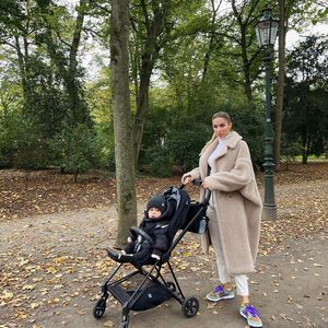 Mit Baby Rome: Ann-Kathrin Götze im stylishen Herbstlook