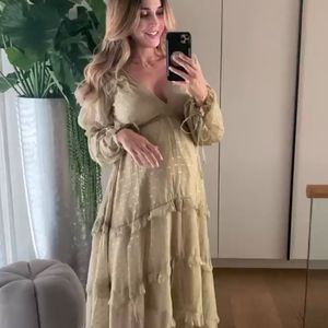 So stylish kleidet sich Ann-Kathrin Götze mit Babybauch