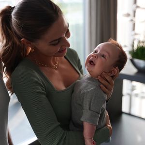 Zum Dahinschmelzen: So süß strahlt Ann-Kathrin Götzes Sohn!