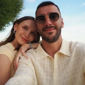 Bald zweifache Mama: Anna Adamyan teilt Babybauch-Fotos
