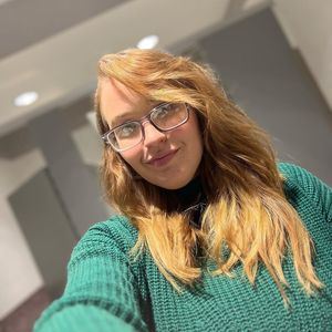 Krebskranke Anna Cardwell feiert Schulabschluss ihres Kindes