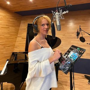 Produzent ist von Anna Ermakovas Gesangstalent geflasht!