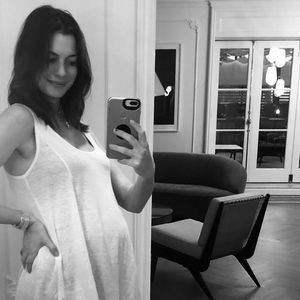 Süße Babyenthüllung: Anne Hathaway wird zum zweiten Mal Mama