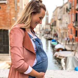 "Liebe im Bauch": Anna Hofbauer zeigt Babykugel in Venedig!