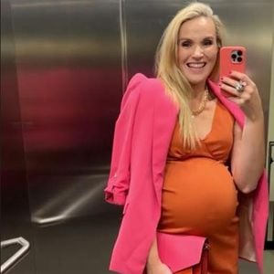 "Glücklich": Hochschwangere Anna Hofbauer strahlt auf Event!