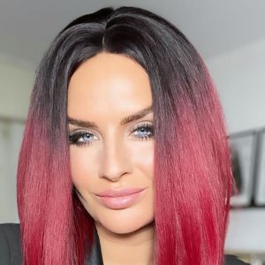 Neue Frise: Anna Iffländer überrascht mit schwarz-rotem Haar