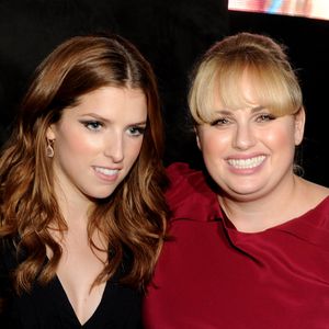 Anna Kendrick und Rebel Wilson im September 2012