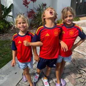 Süß: Anna Kournikova postet seltenes Foto ihrer drei Kids