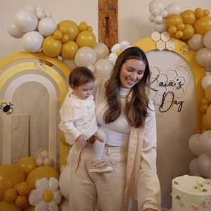 Übertrieben? Anna Maria Damm feiert Kaias ersten Geburtstag