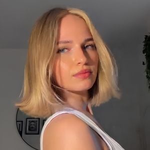 Post-GNTM-Umstyling: Anna überrascht mit kurzen Haaren