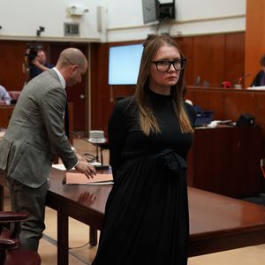 Nach Haft: Fake-Millionärin Anna Sorokin wieder in Freiheit!