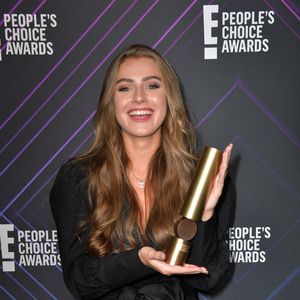 Anna von Klinski gewinnt deutschen E! People's Choice Award