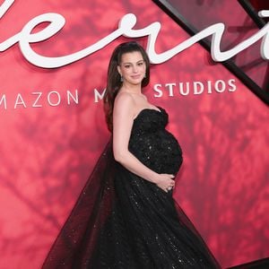 Anne Hathaway brachte heiße "Verity"-Szene ins Spiel