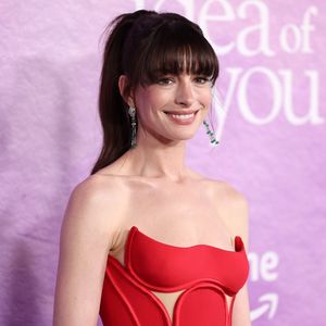 Anne Hathaway entgeht nur knapp Crash mit Basketballspieler